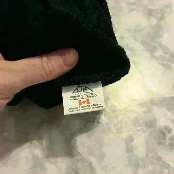 NWOT Techniseal Company Black Acrylic Beanie Hat One Size - Picture 4 of 4